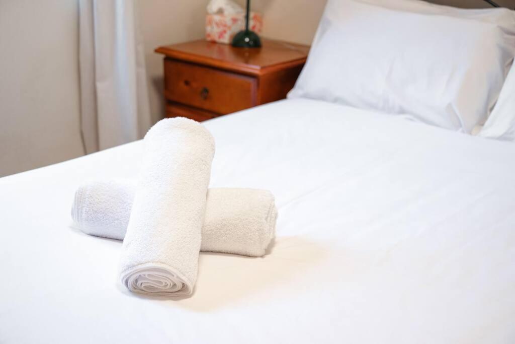 Burwood Near Train & Shopping & Park With Car Park Apartment