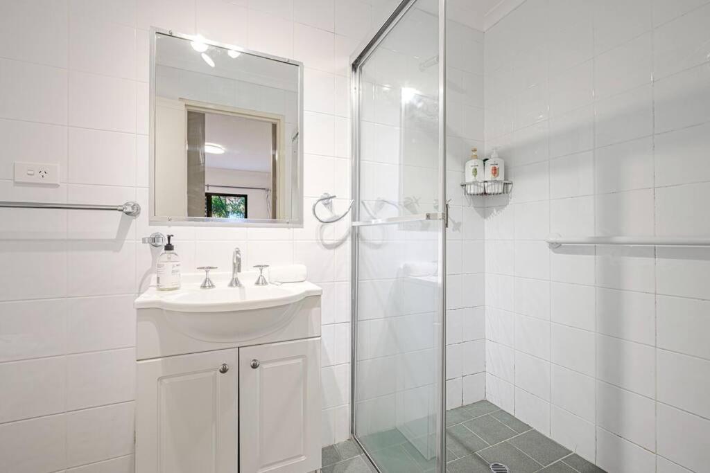 Burwood Near Train & Shopping & Park With Car Park *