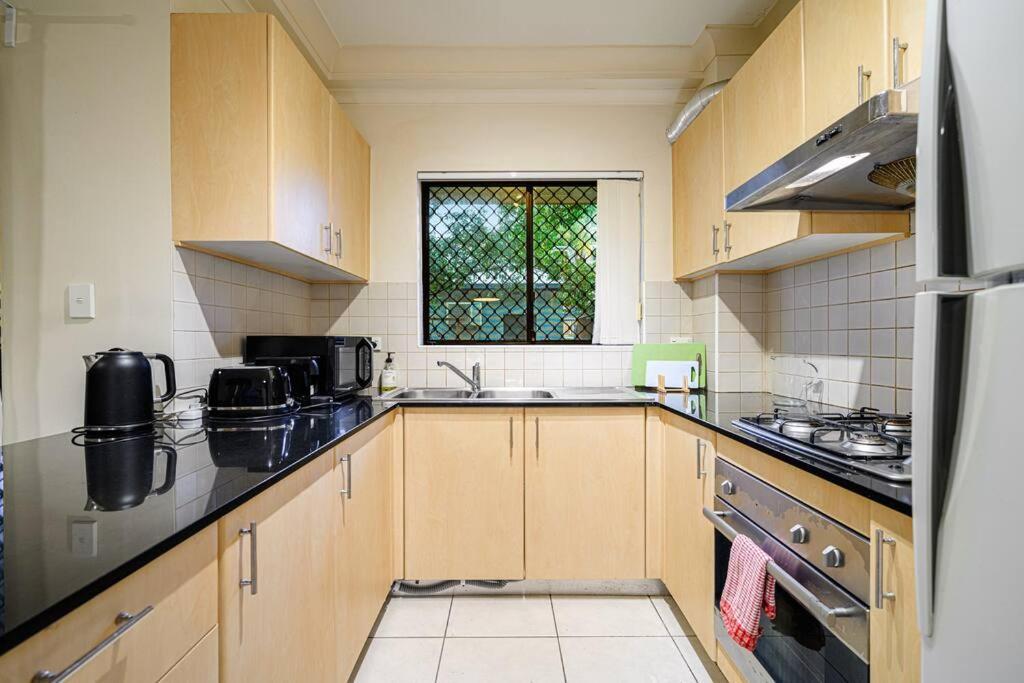 Apartment Burwood Near Train & Shopping & Park With Car Park *