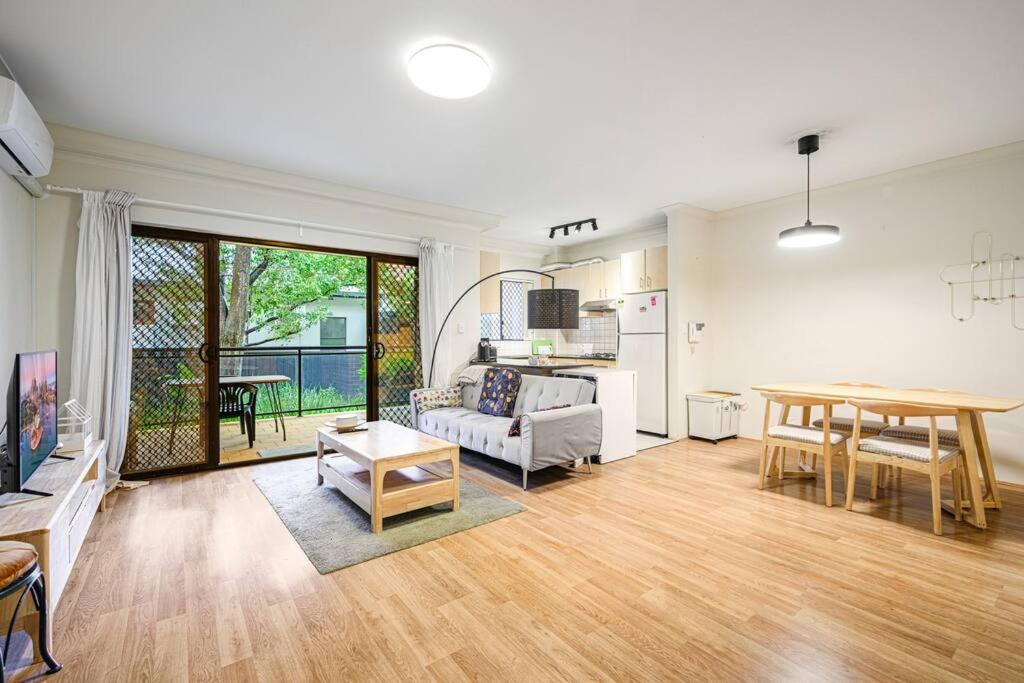 Burwood Near Train & Shopping & Park With Car Park *