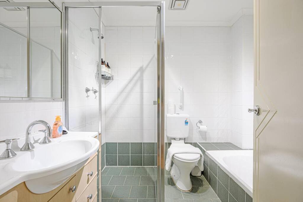 Burwood Near Train & Shopping & Park With Car Park Sydney