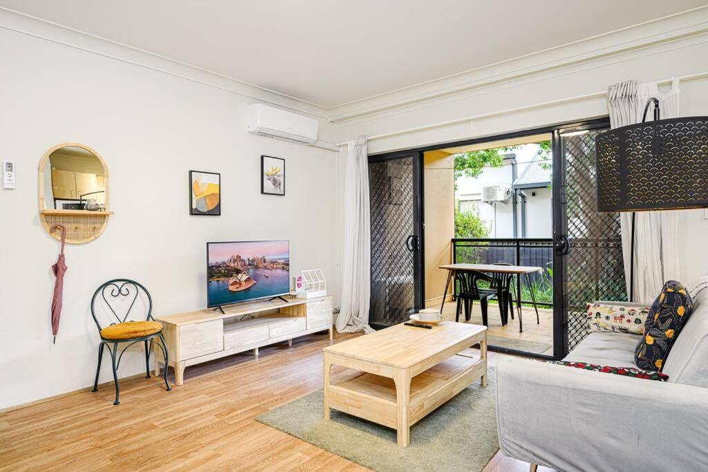 Burwood Near Train & Shopping & Park With Car Park * Sydney