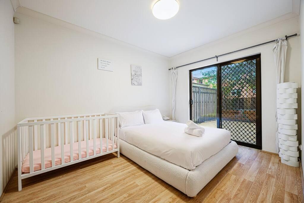 Apartment Burwood Near Train & Shopping & Park With Car Park