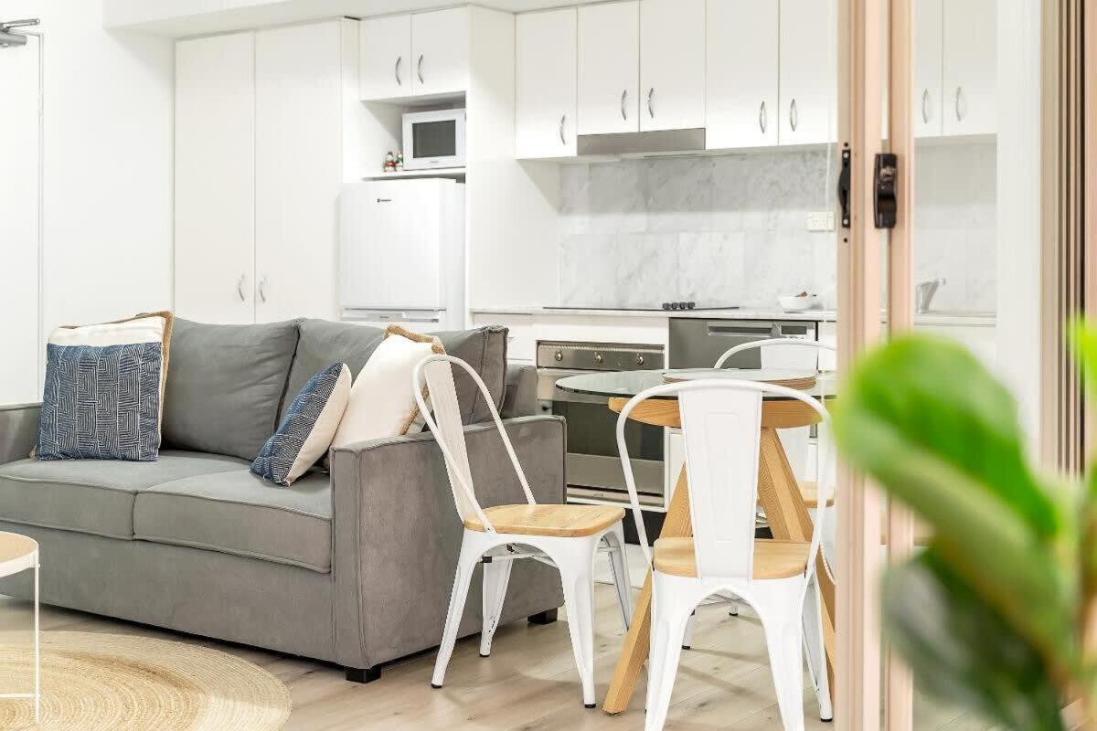 Modern Coastal City Escape In Manly Apartment *