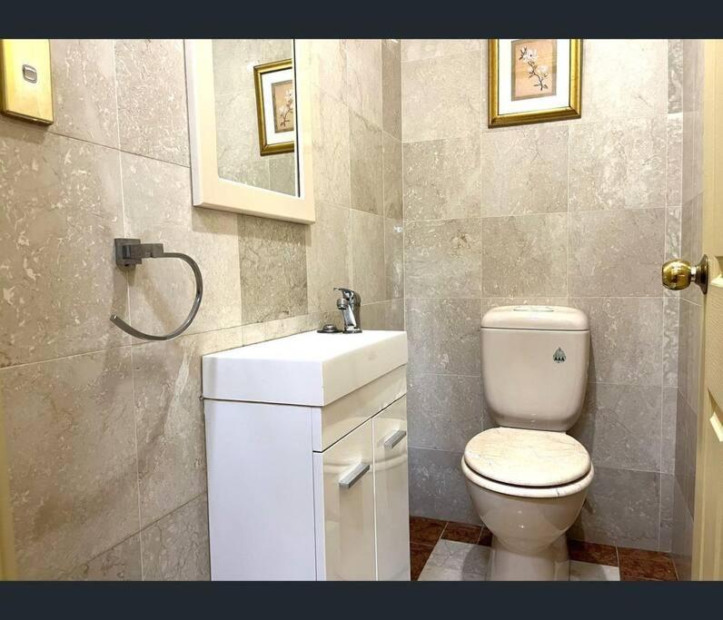 Villa Cozy 4-bedroom Family House In Central Chatswood *