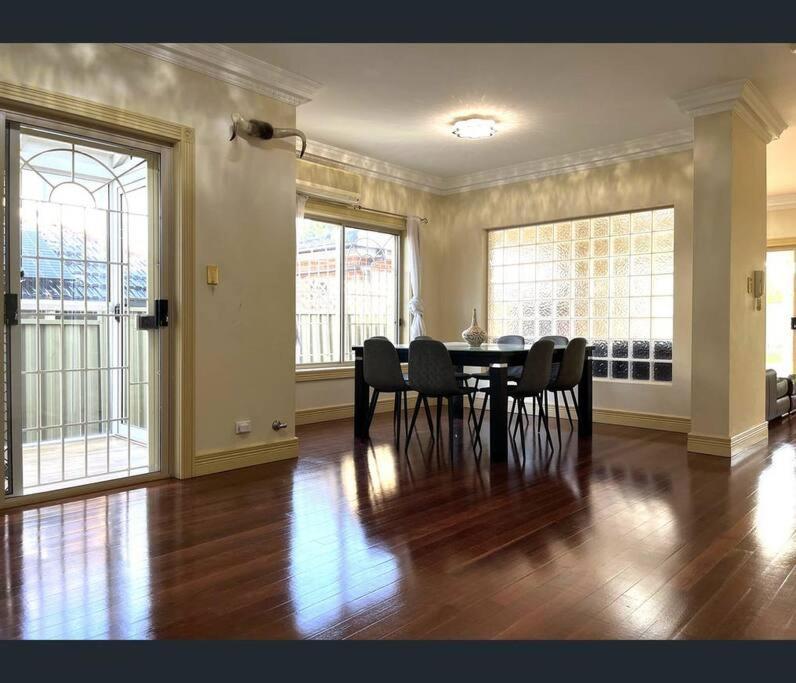 Cozy 4-bedroom Family House In Central Chatswood Sydney