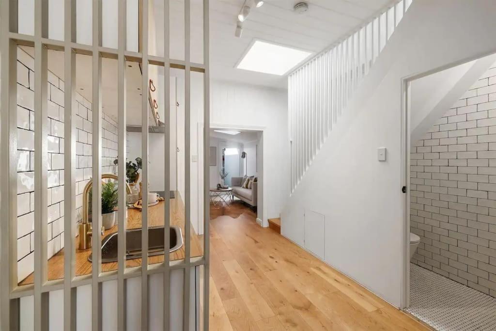 Balmain Cozy 3 Bed House Villa