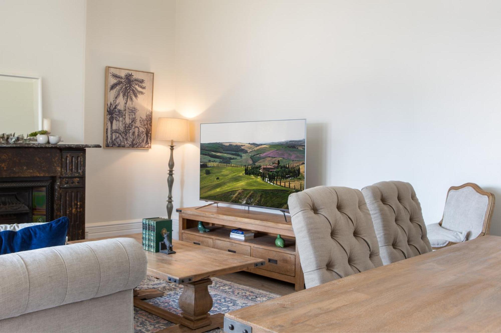 2-bed With Private Parking Apartment *
