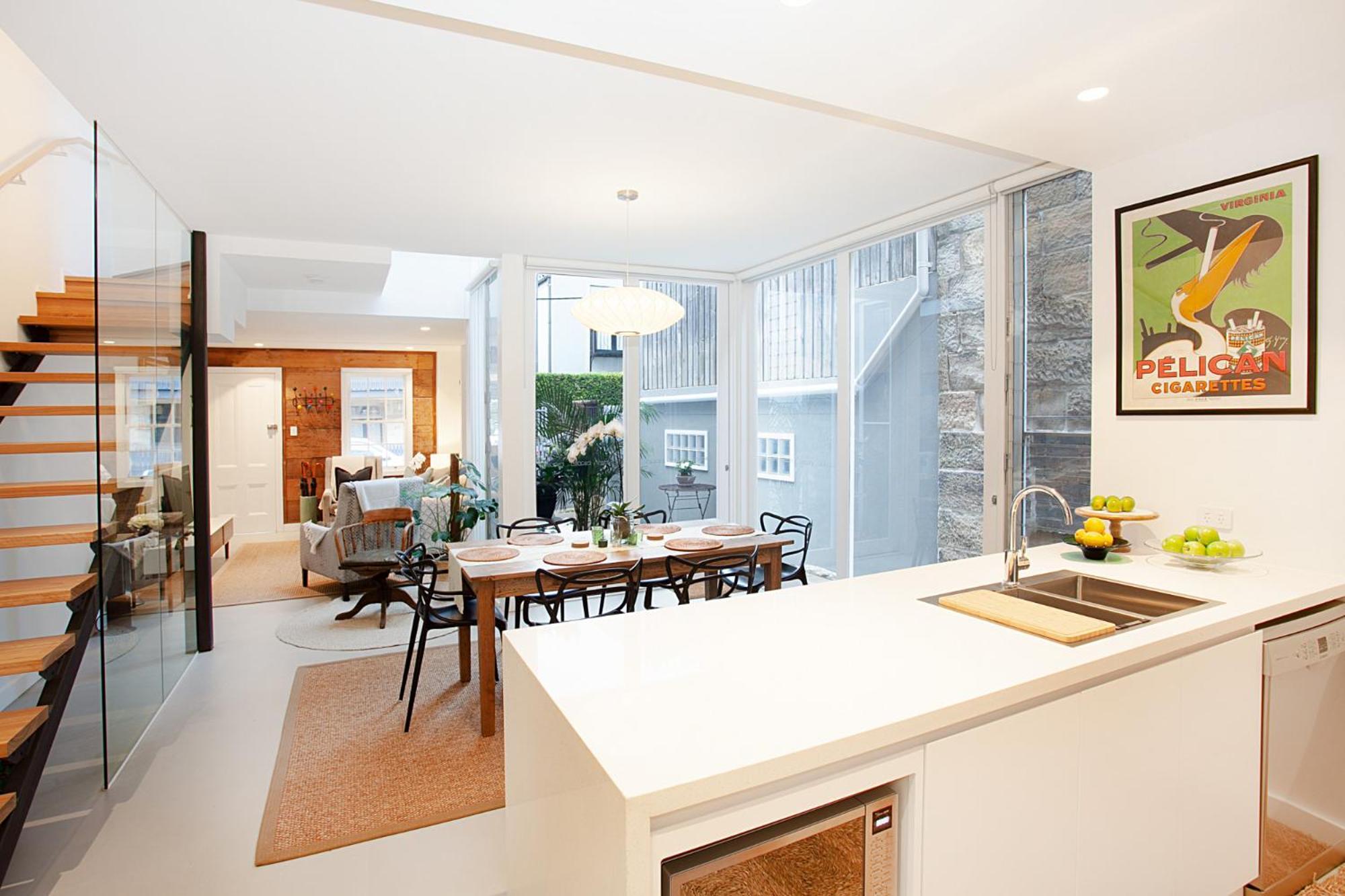 Casa de férias Spacious 3-bed Family House With Courtyard