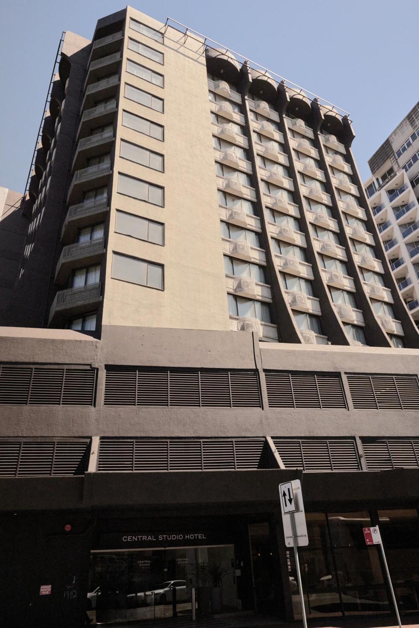 Central Studio Hotel 4*