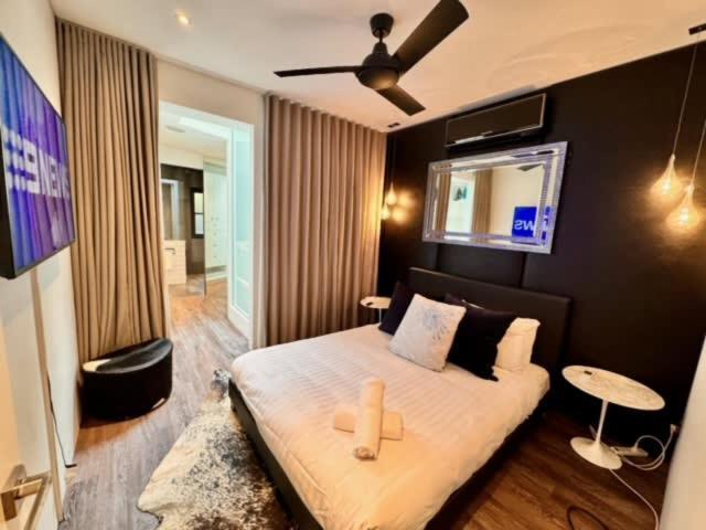 3 Storey House Walk To Fox Scg & Holiday home *