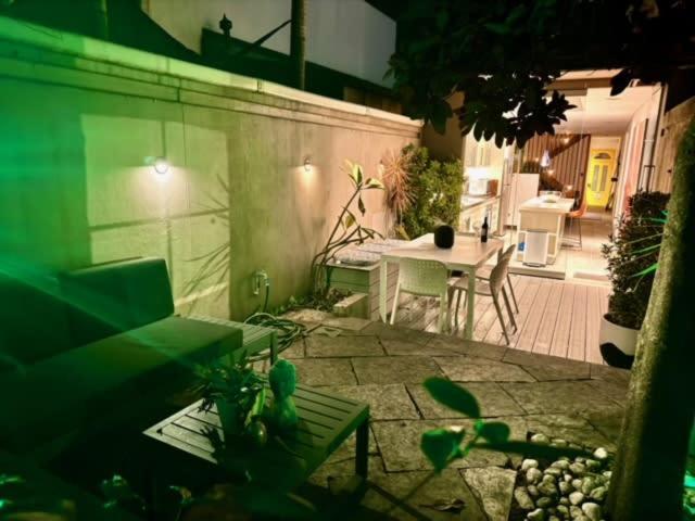 3 Storey House Walk To Fox Scg & Holiday home
