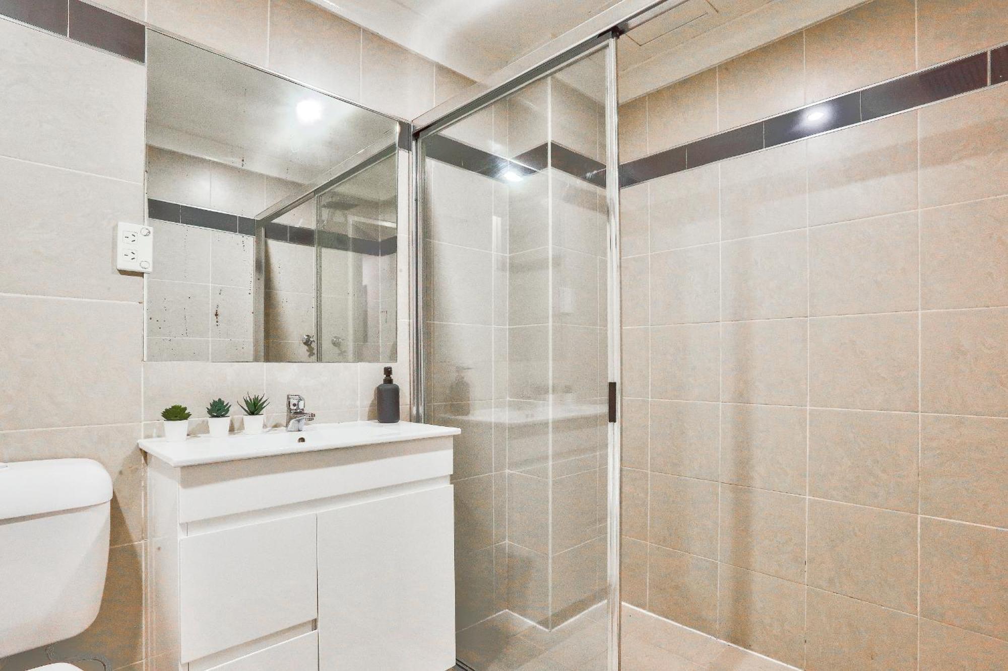 Stylish 2 Bedroom Haymarket Apartment Sydney
