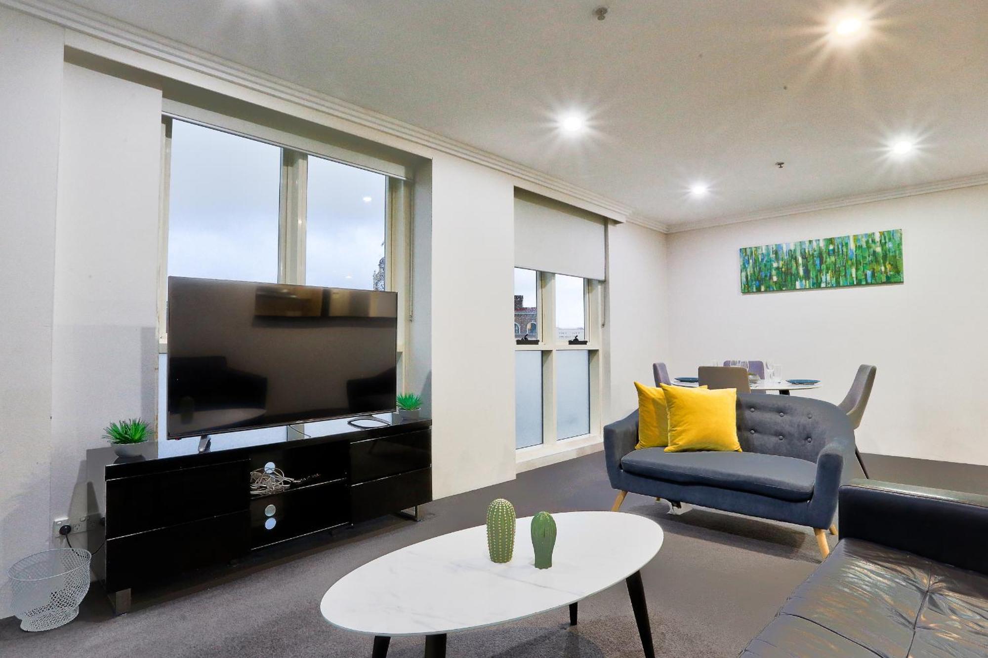 Stylish 2 Bedroom Haymarket Apartment