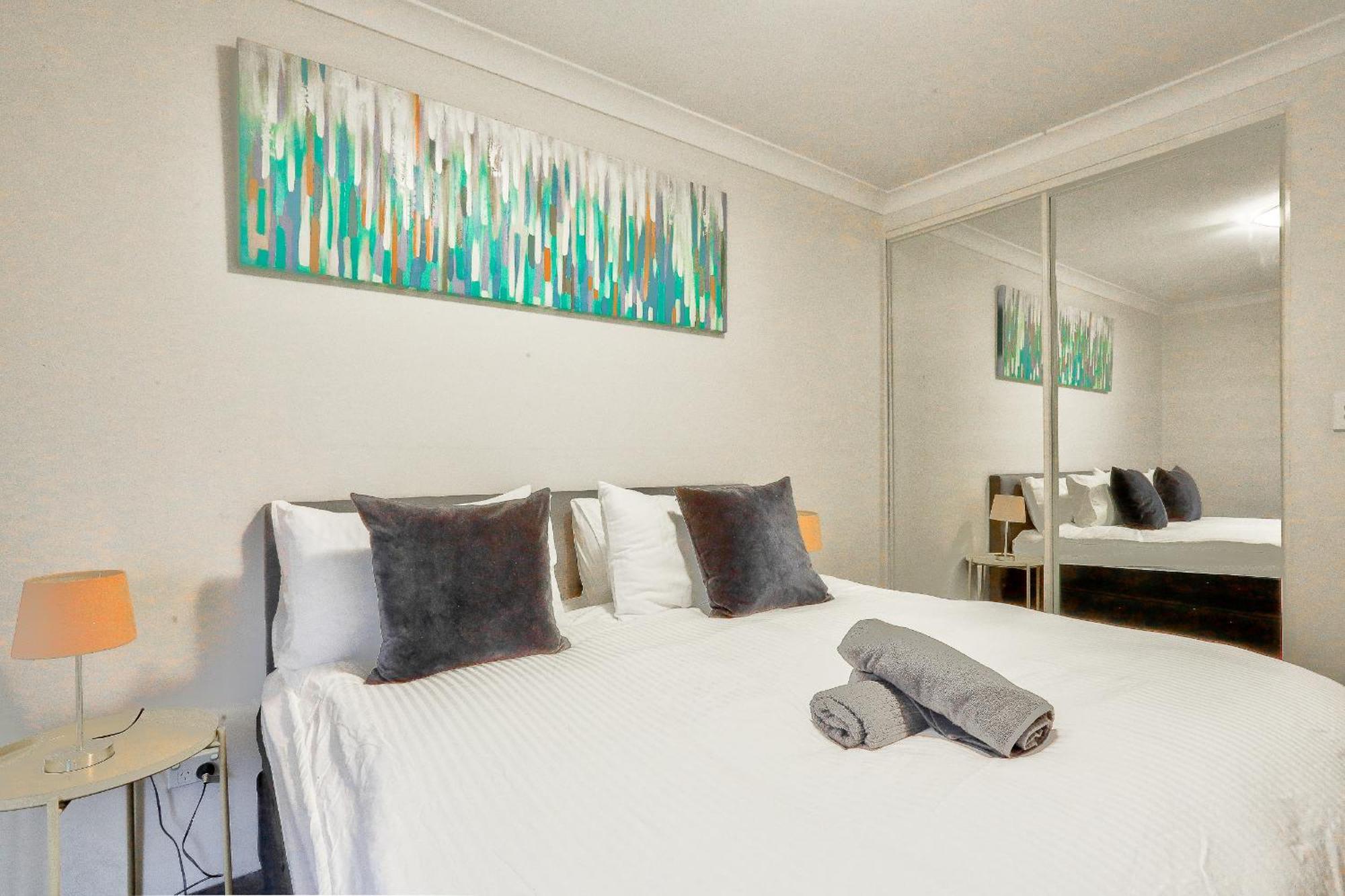 Stylish 2 Bedroom Haymarket Apartment Sydney