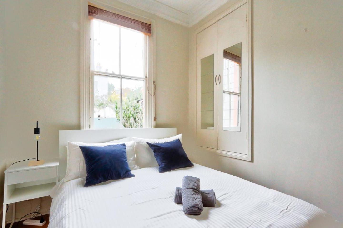 Awesome 2 Bedroom House Surry Hills Bahay bakasyunan Sydney