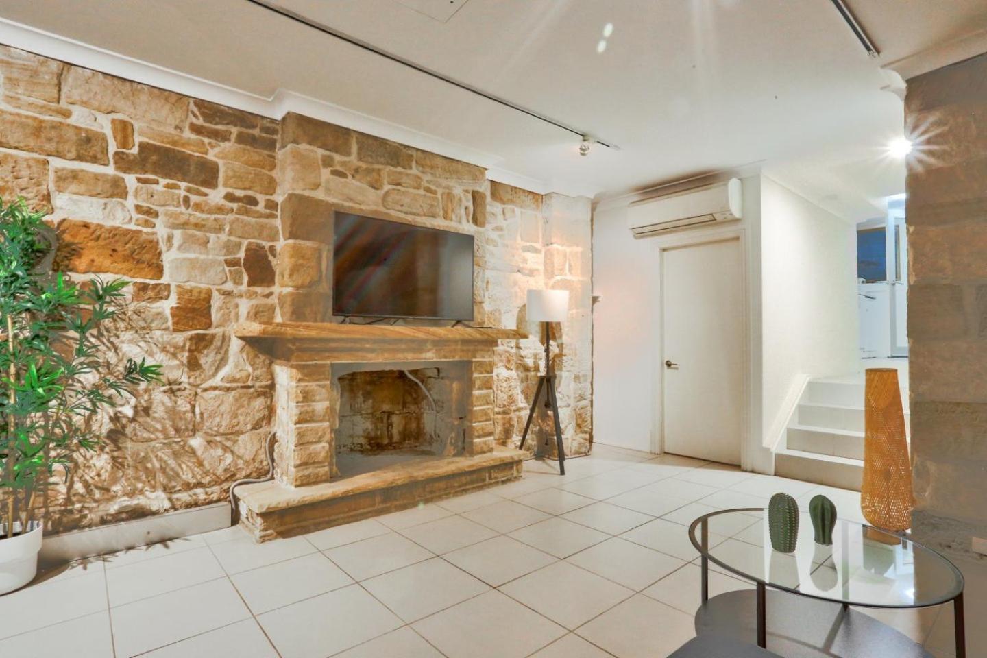 Unique 1 Bedroom House At The Centre Of Pyrmont *