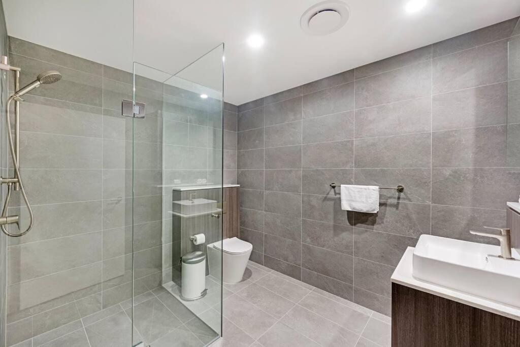 Modern 2b2b At Homebush Apartment *