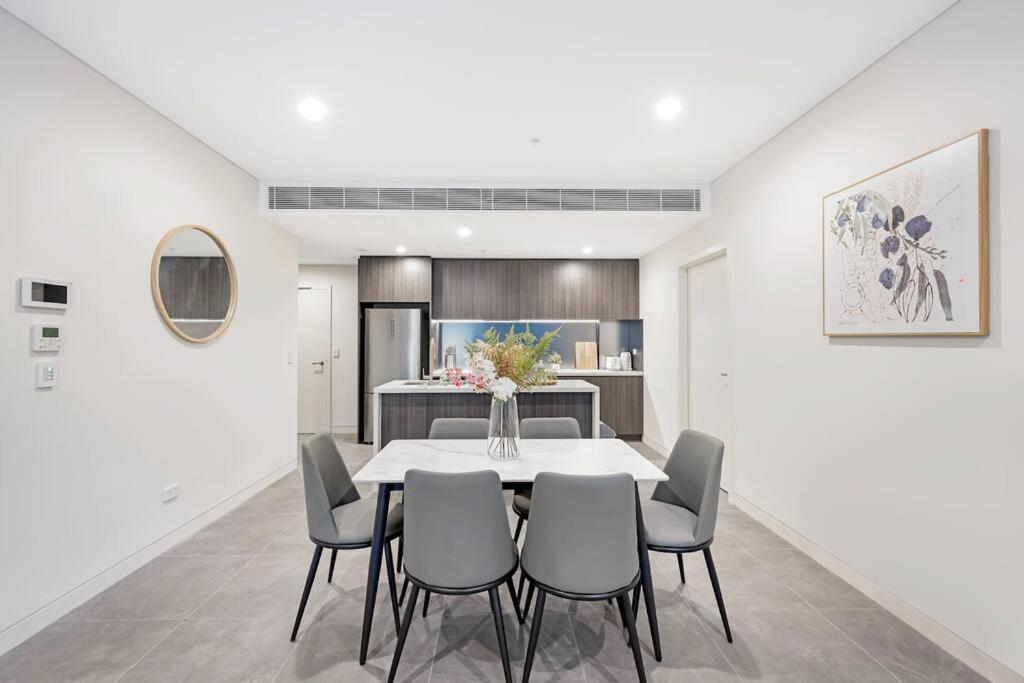 Apartment Modern 2b2b At Homebush *