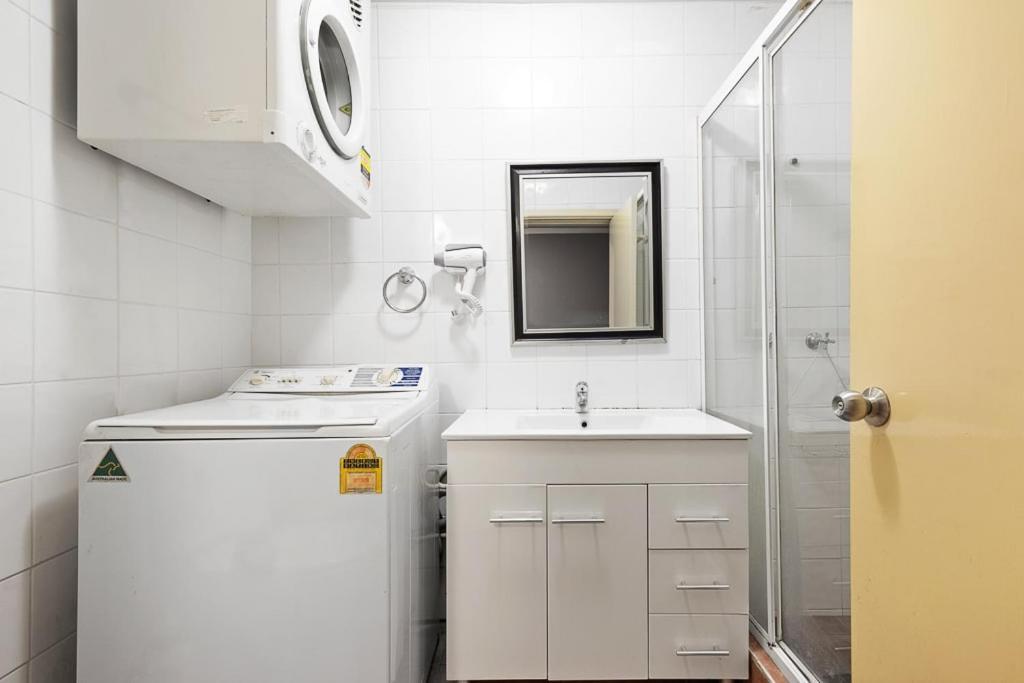Cozy Single - Seconds To Station - Nearby Cbd Usyd Uts - Shared Bathroom Guest house Sydney