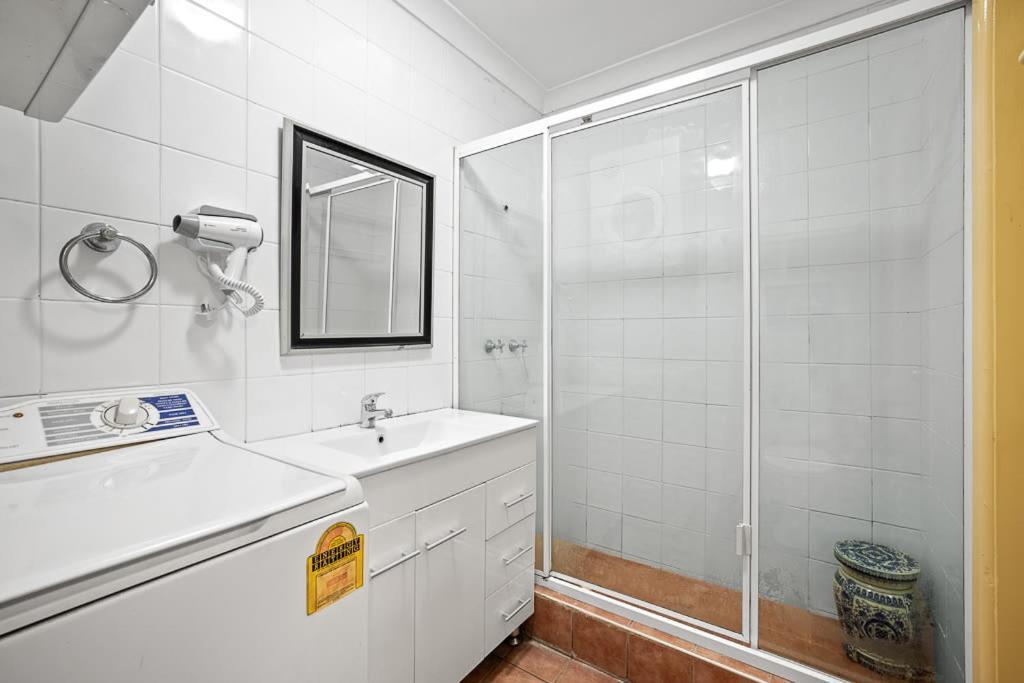 Cozy Single - Seconds To Station - Nearby Cbd Usyd Uts - Shared Bathroom Guest house