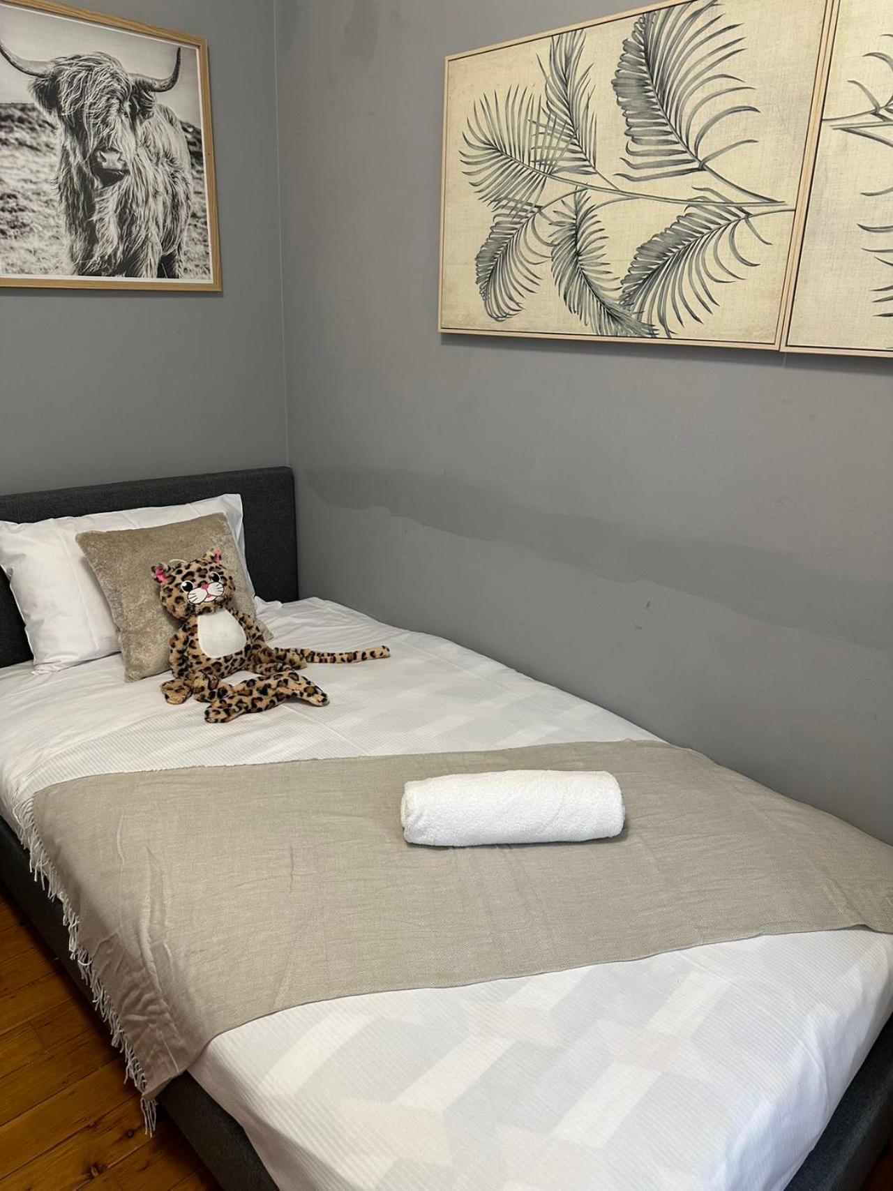 Cozy Single - Seconds To Station - Nearby Cbd Usyd Uts - Shared Bathroom Guest house *