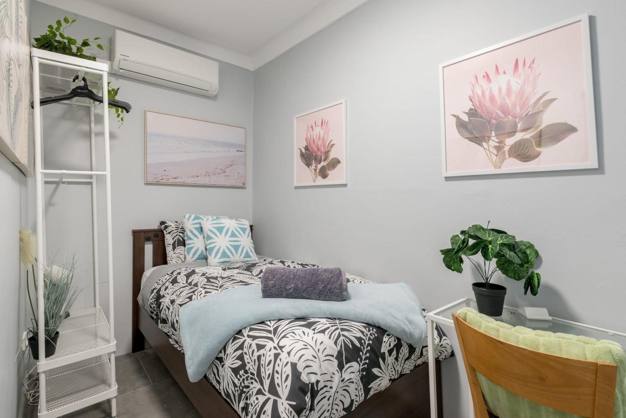 Chic Single - Ac - Next To Station - Nearby Cbd Usyd Uts Viewed Bistros - Shared Bathroom *