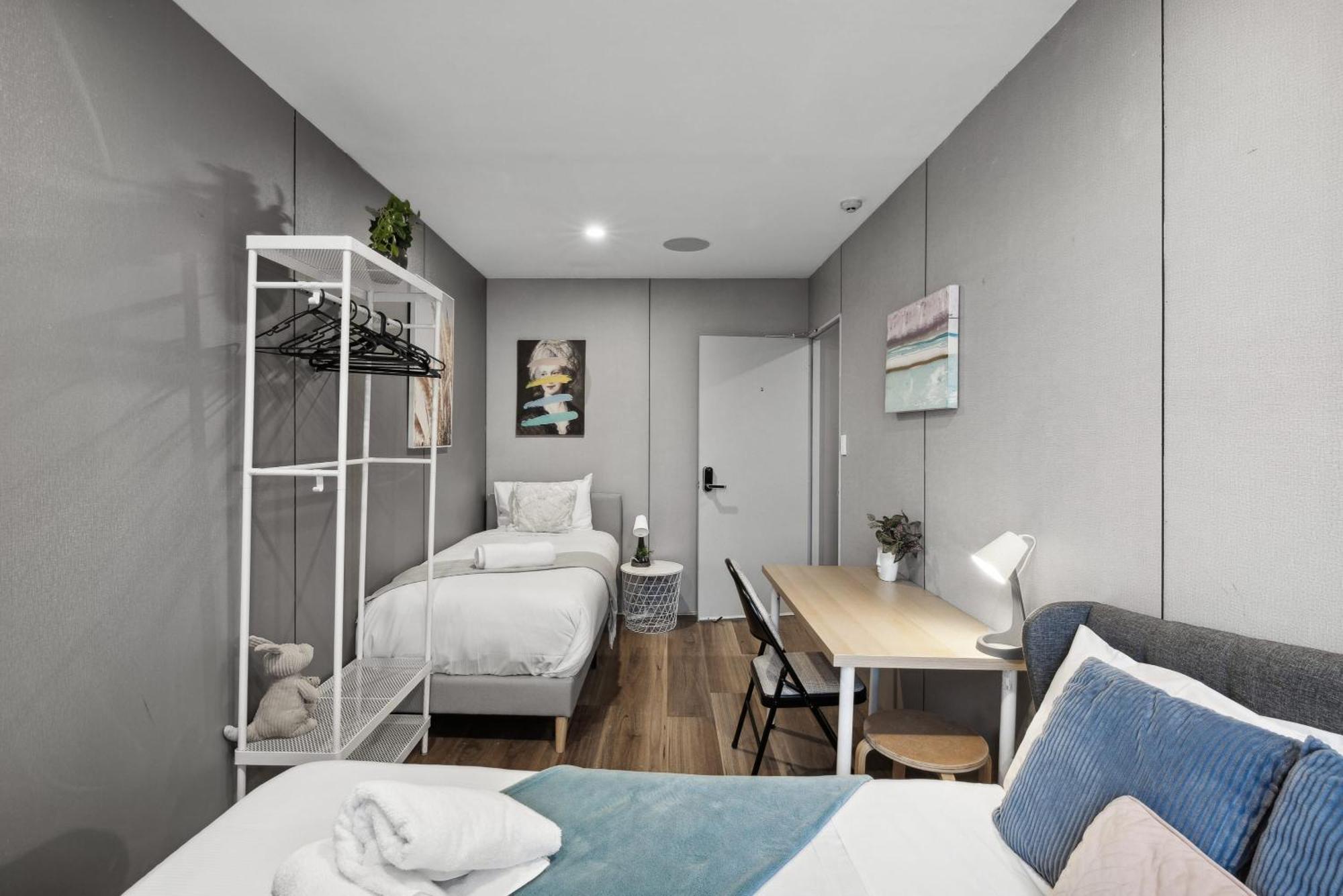 Gasthof Standard Triple - Luxe Spot - Next To - Shared Bathroom Sydney