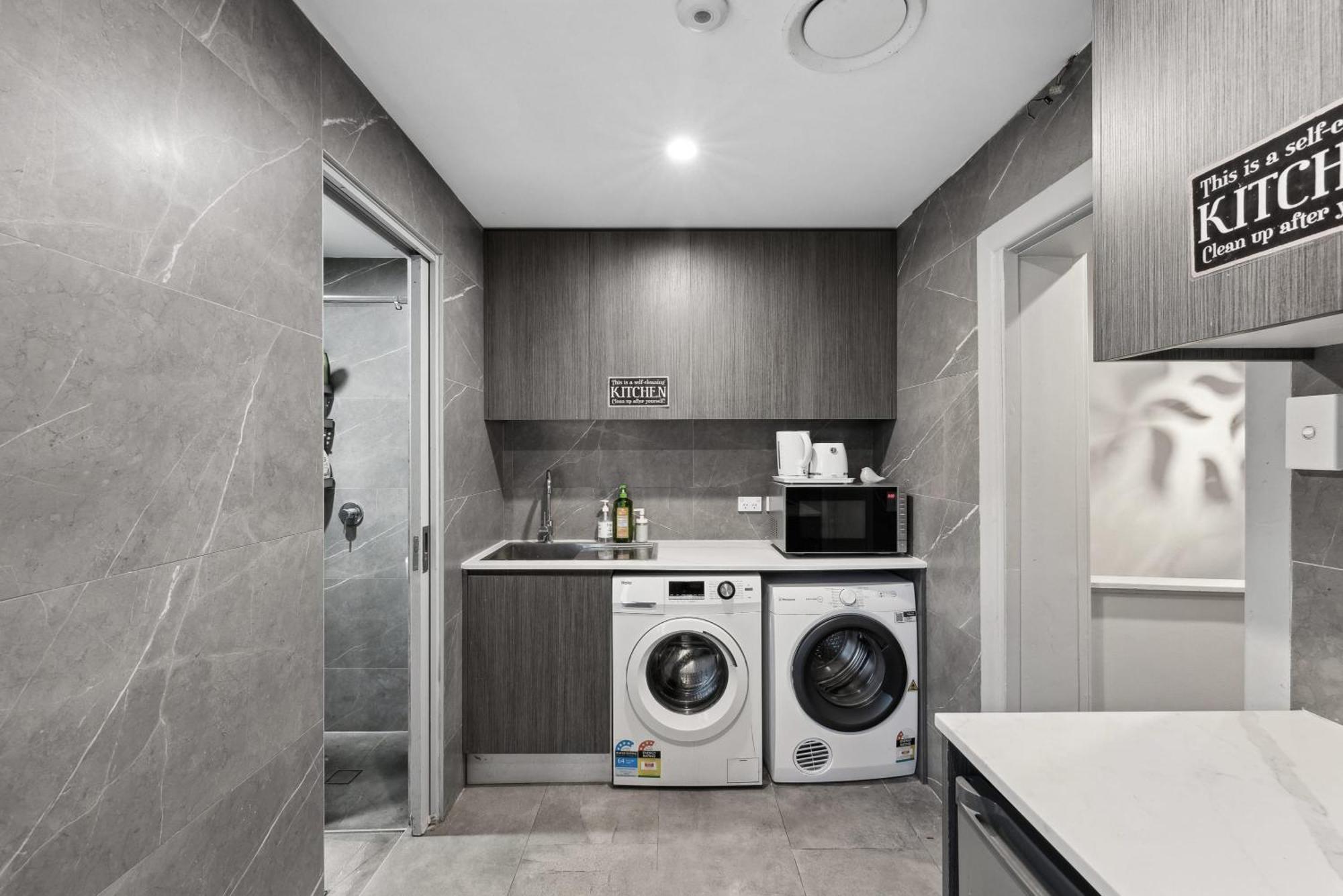 Gasthof Standard Triple - Luxe Spot - Next To - Shared Bathroom *