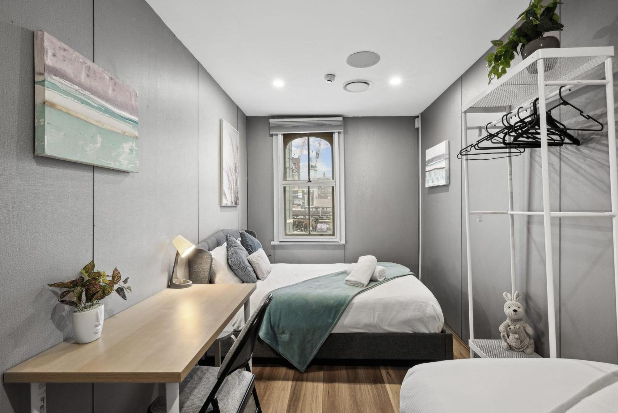 Standard Triple - Luxe Spot - Next To - Shared Bathroom Gasthof Sydney
