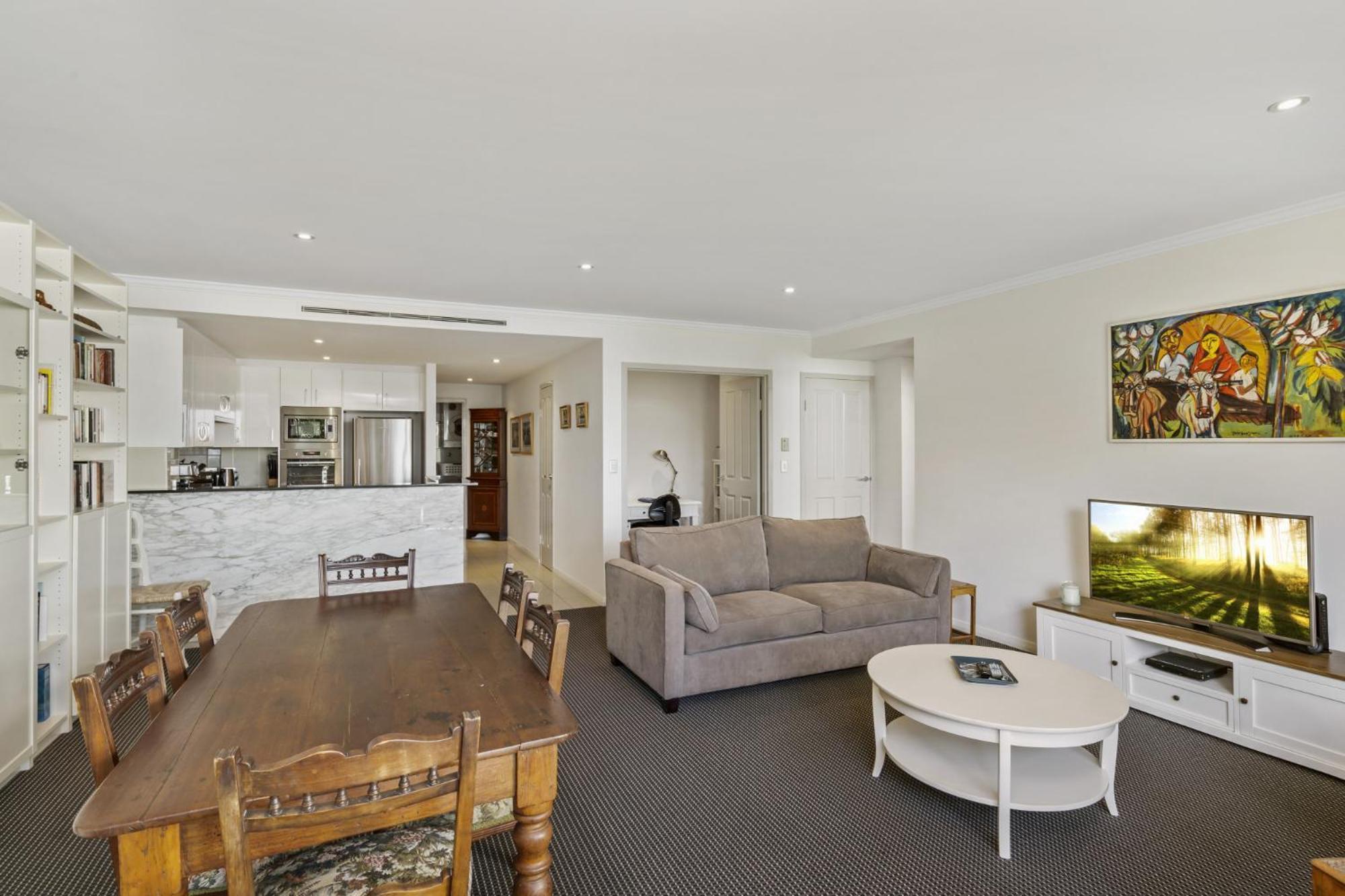 Apartment Gorgeous 2-bed Unit Near Riverside Parks