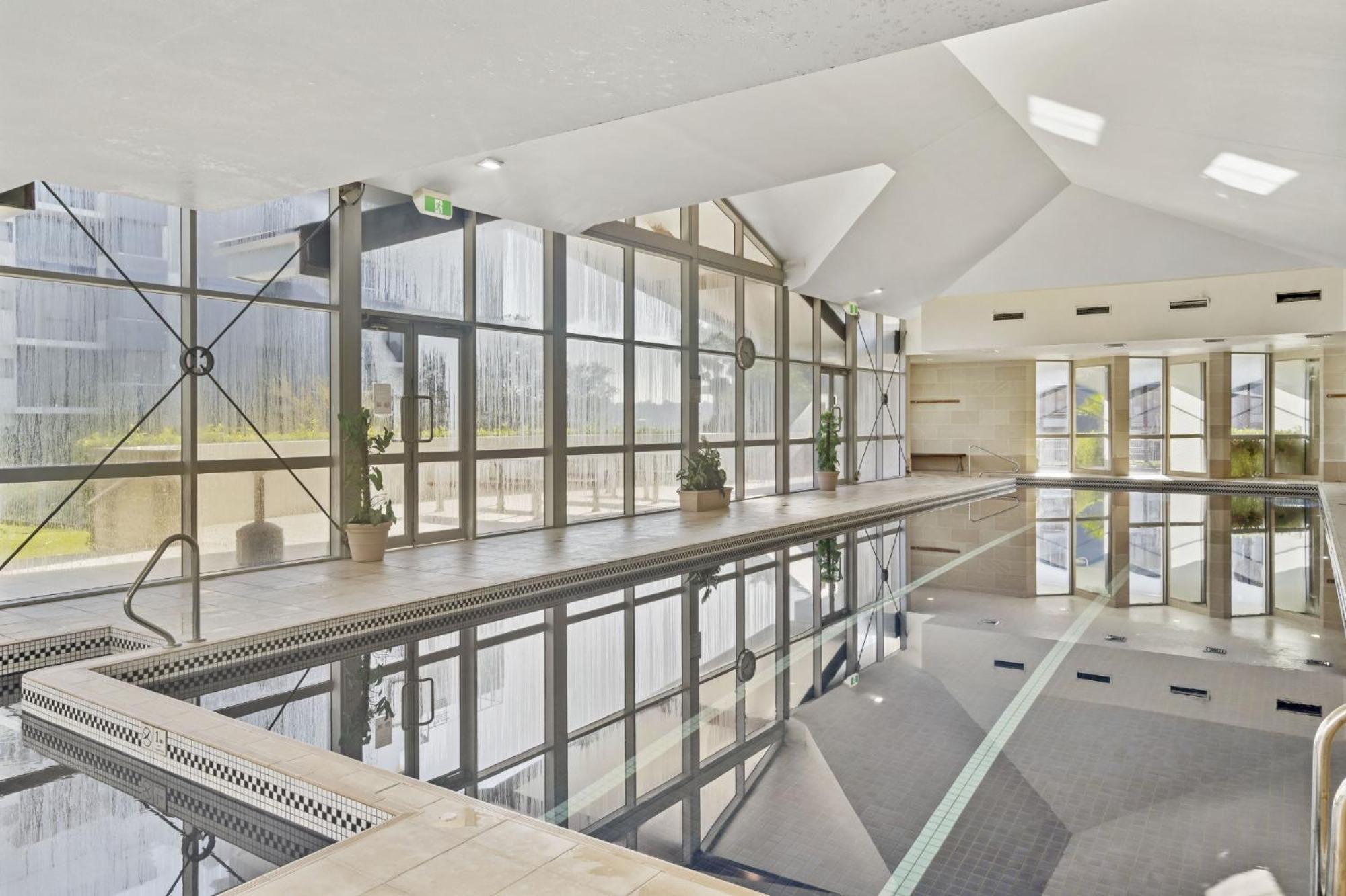 Gorgeous 2-bed Unit Near Riverside Parks Apartment