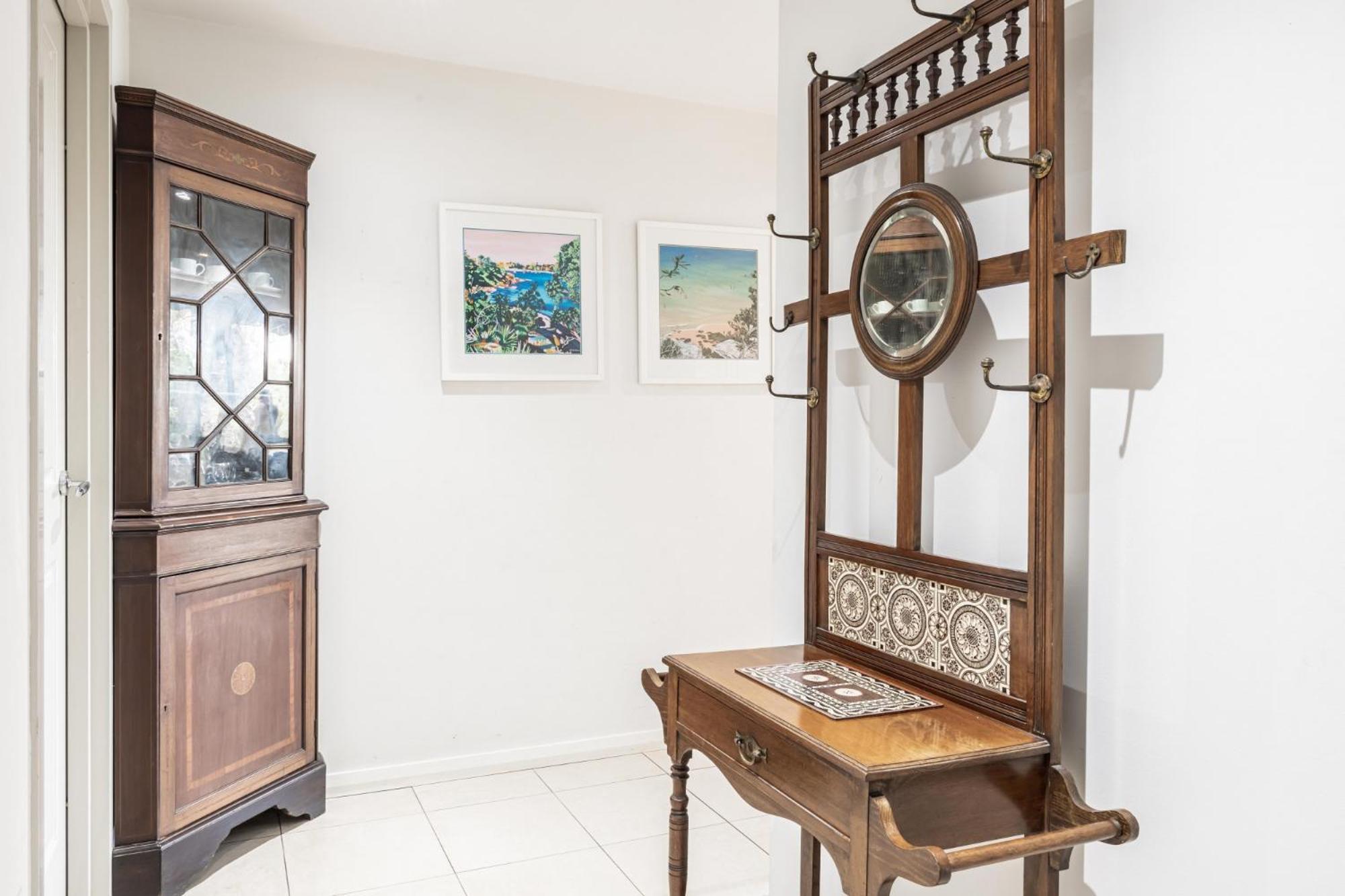 Gorgeous 2-bed Unit Near Riverside Parks Apartment