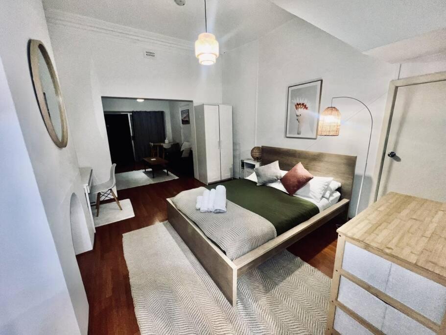 Charming Front Retreat Apartment
