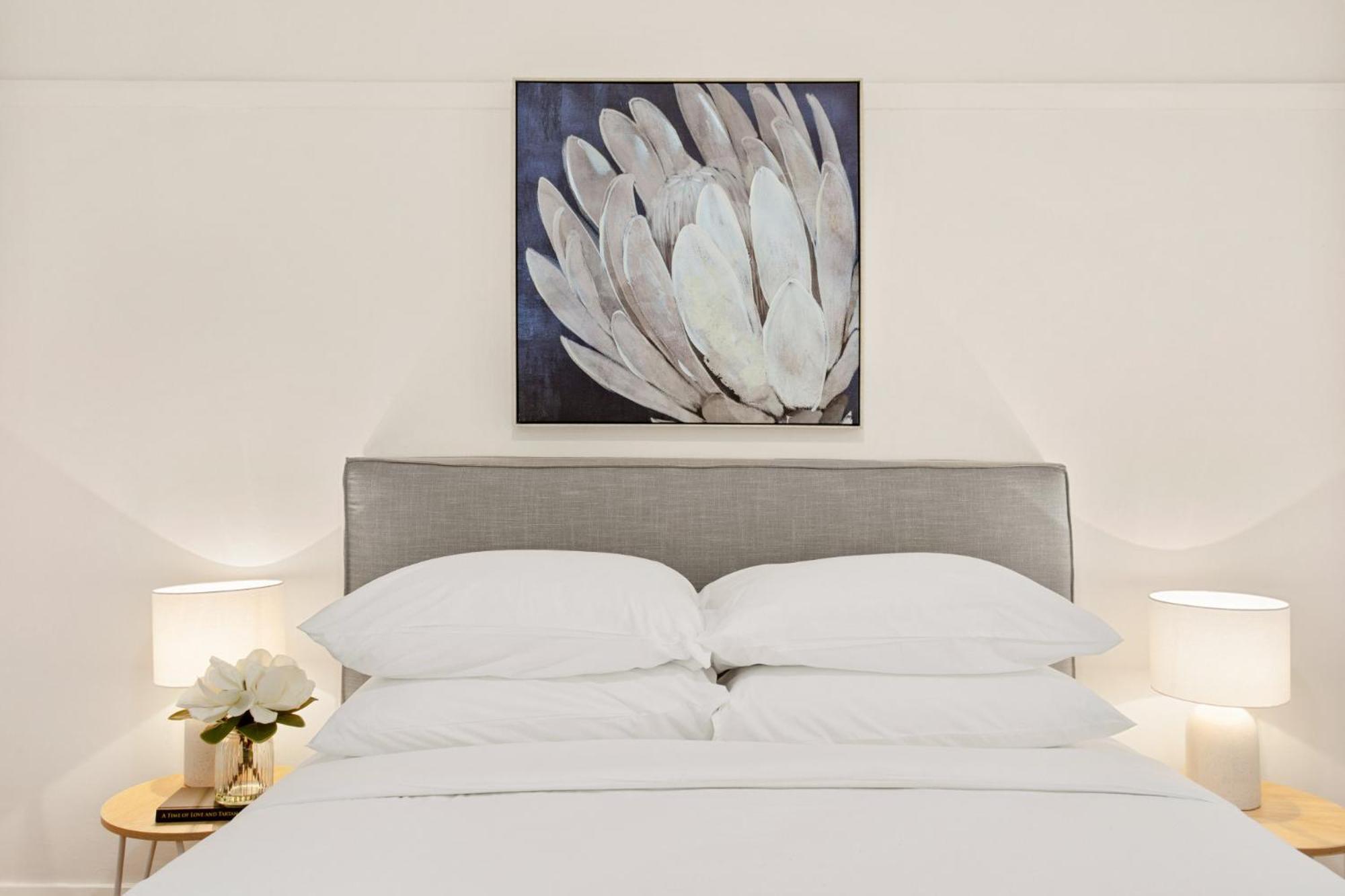 Art Deco Coastal Living, Minutes To The