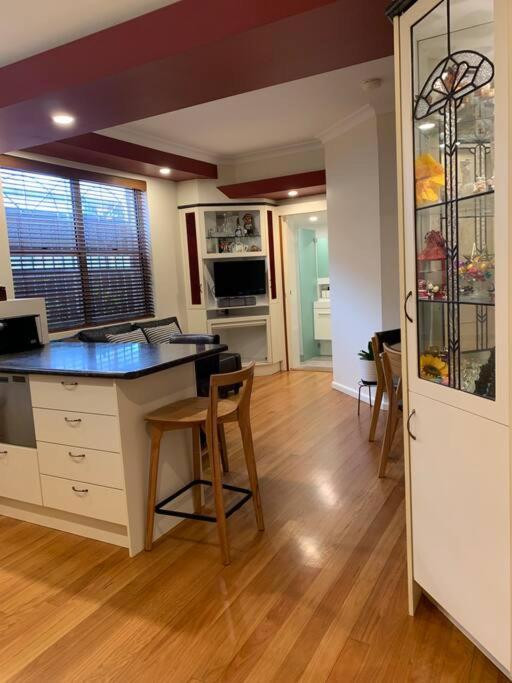 Eastlakes 2 Bedroom Close To Airport