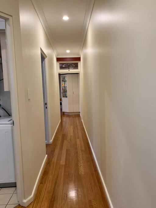 Eastlakes 2 Bedroom Close To Airport *
