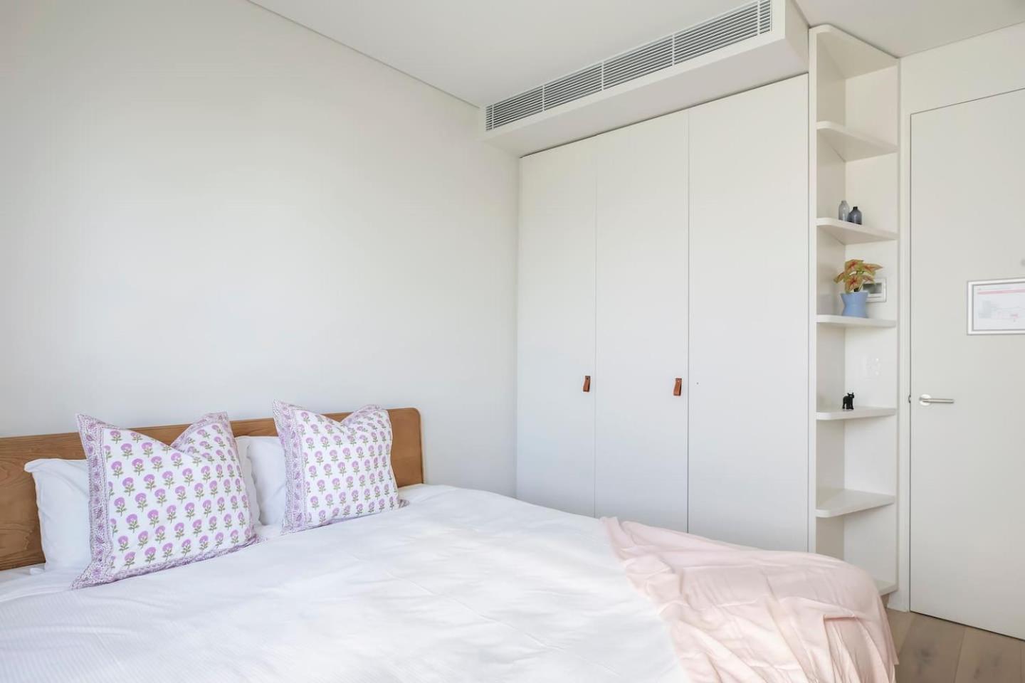 The Grove - Explore Harbourside Living Apartment *
