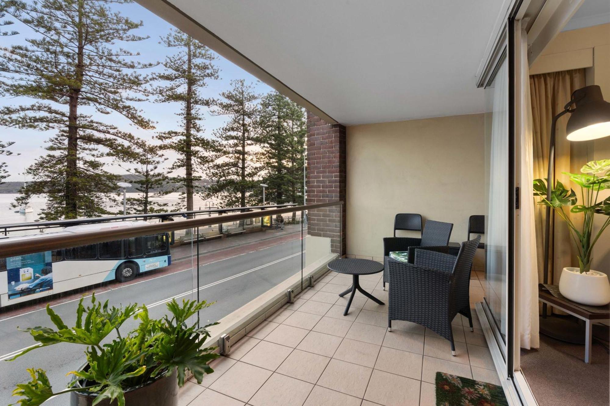 Great Esplanade Manly Harbour Front Apartment *