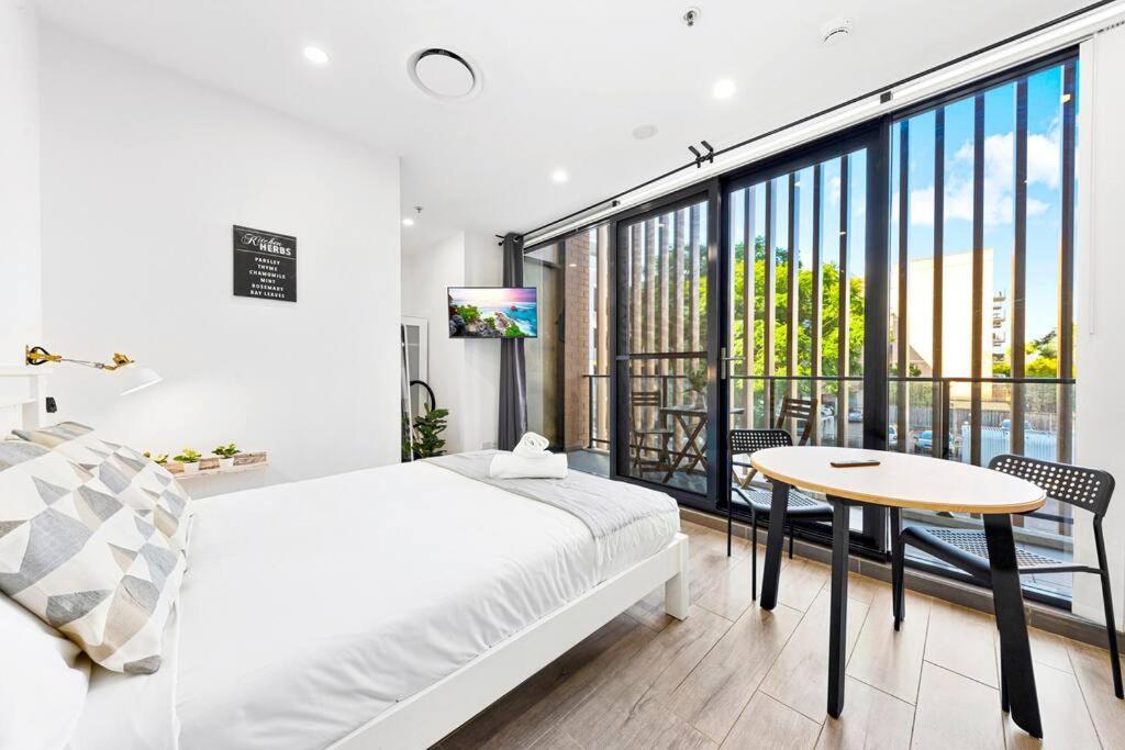 Burwood 1br Steps To Train Station Shopping Sydney
