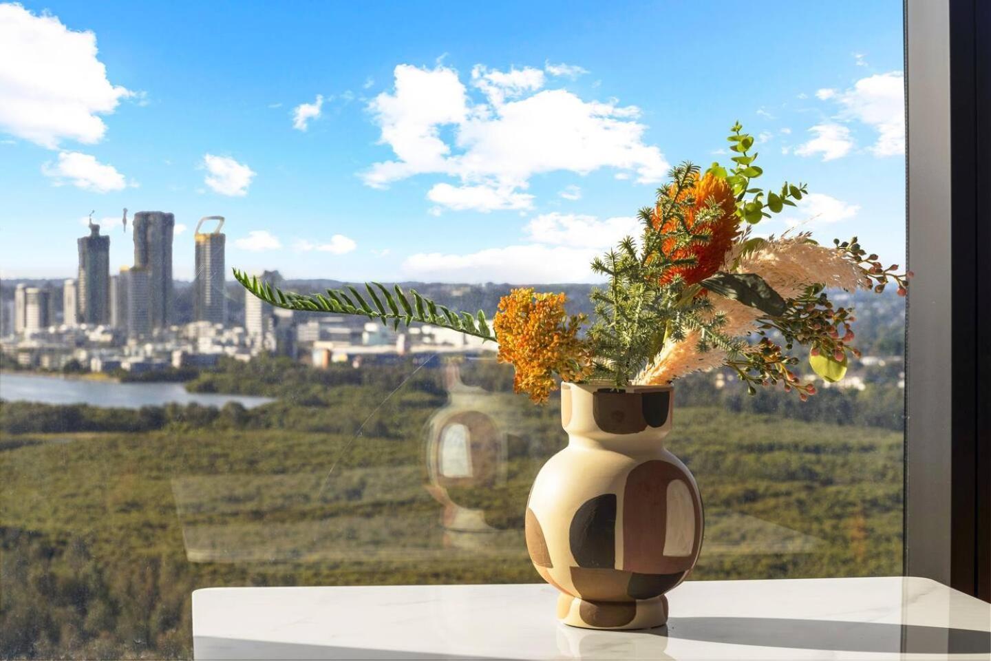 Apartment Relaxing Getaway In Olympic Park Sydney