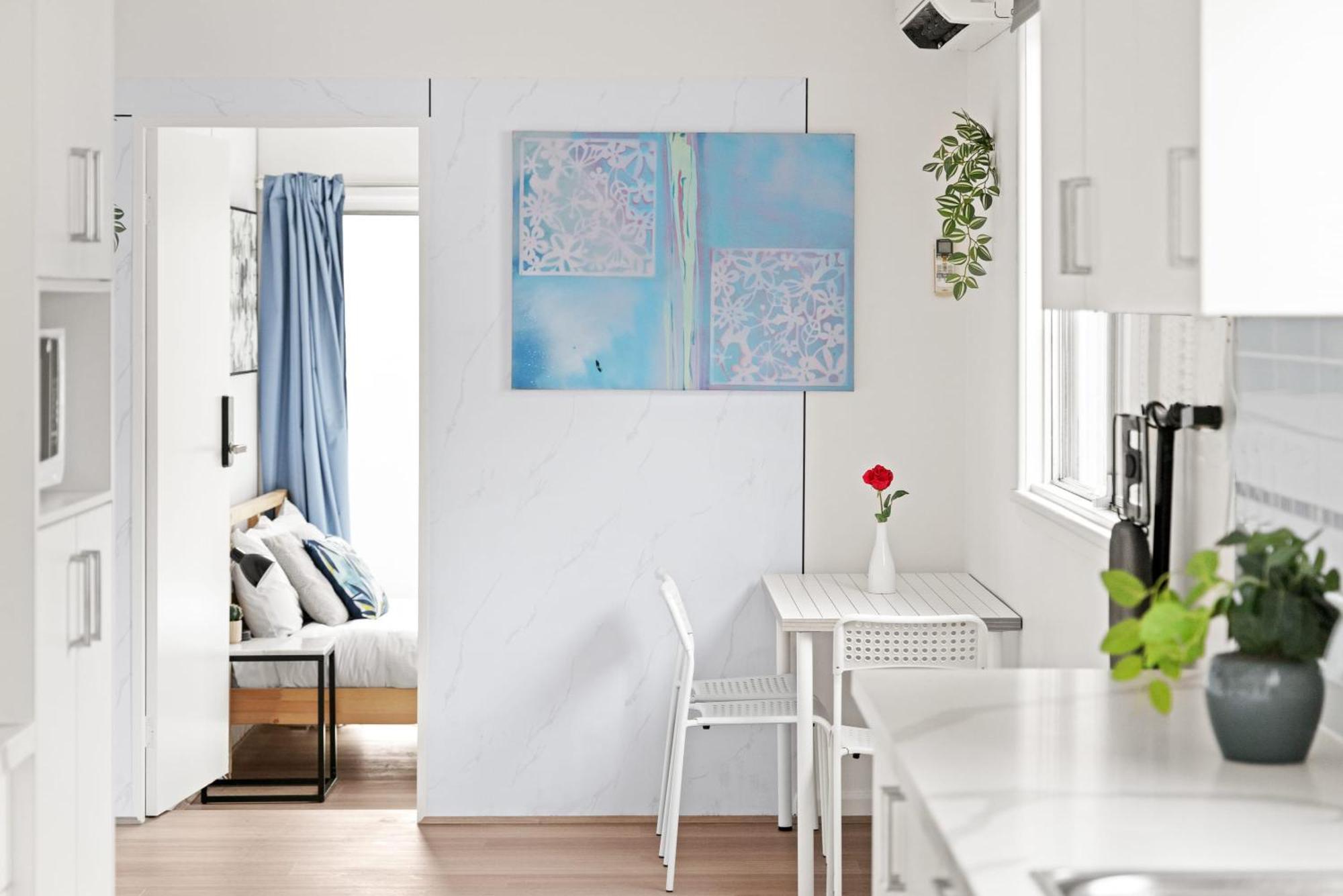 Casa de hóspedes Elegant Double - Mins To Airport - Shared Bathroom