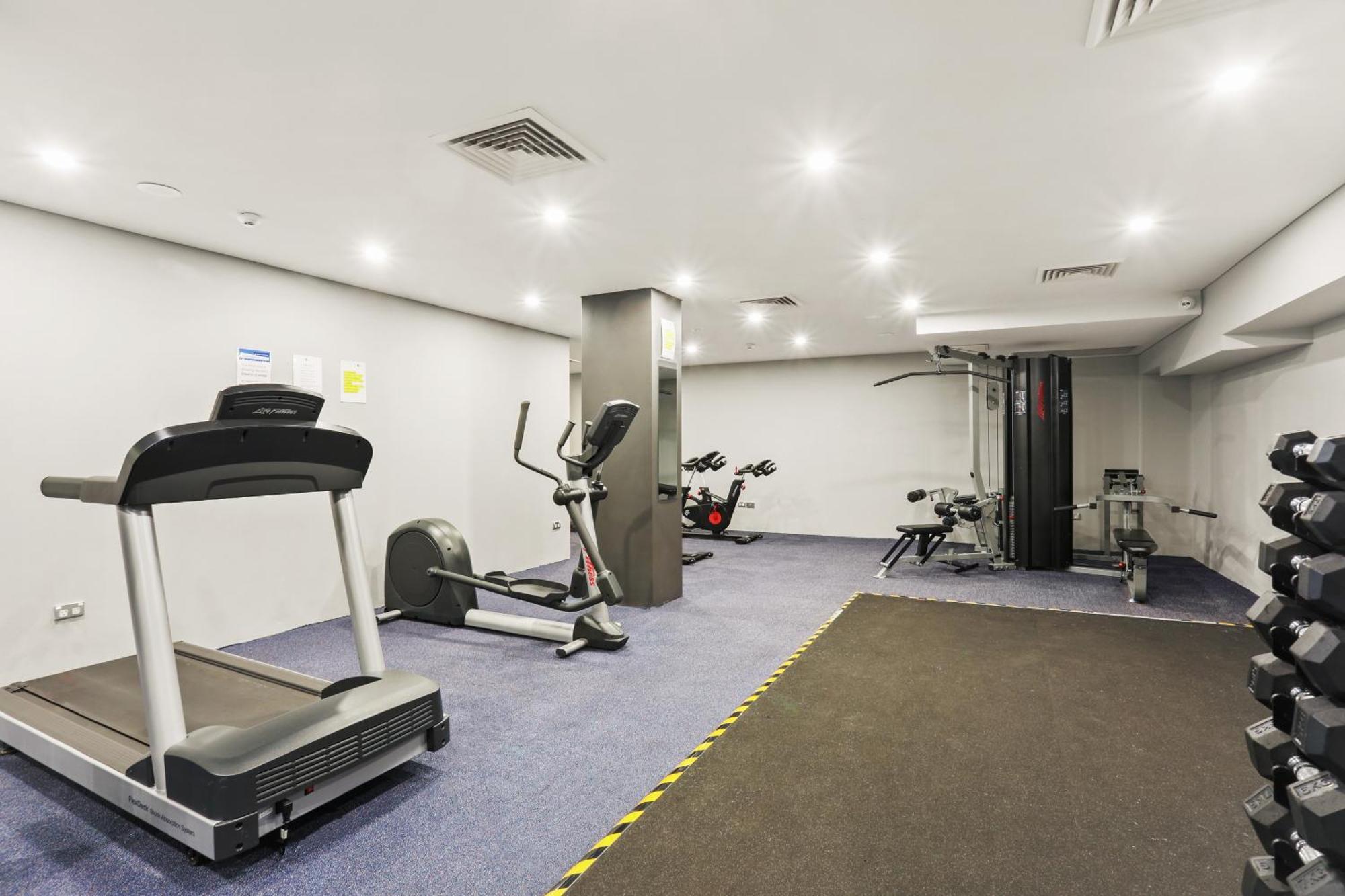 2 Bed 2 Bath Parking, Mins To Train And Cbd