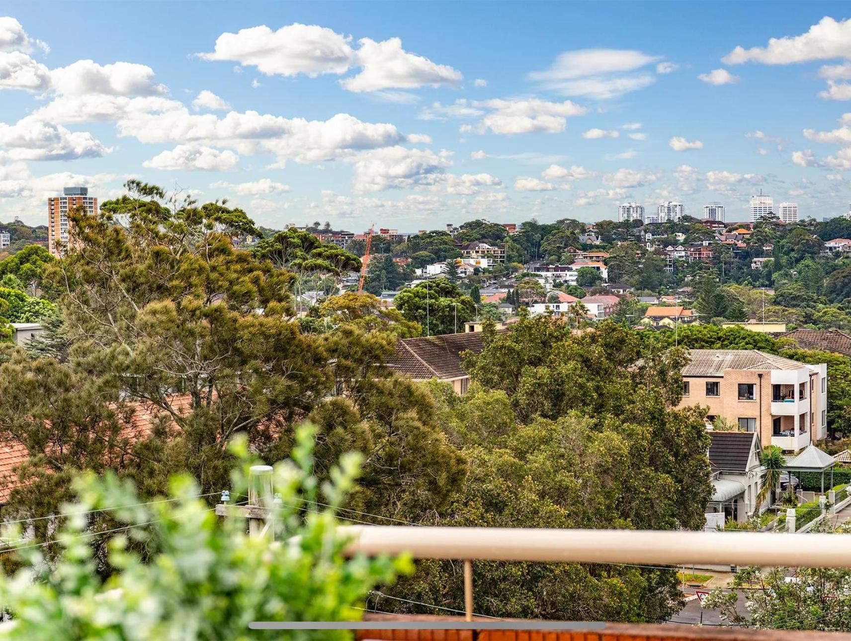 Coogee Sunrise 2 Bed With Parking, Work Desks & Balcony