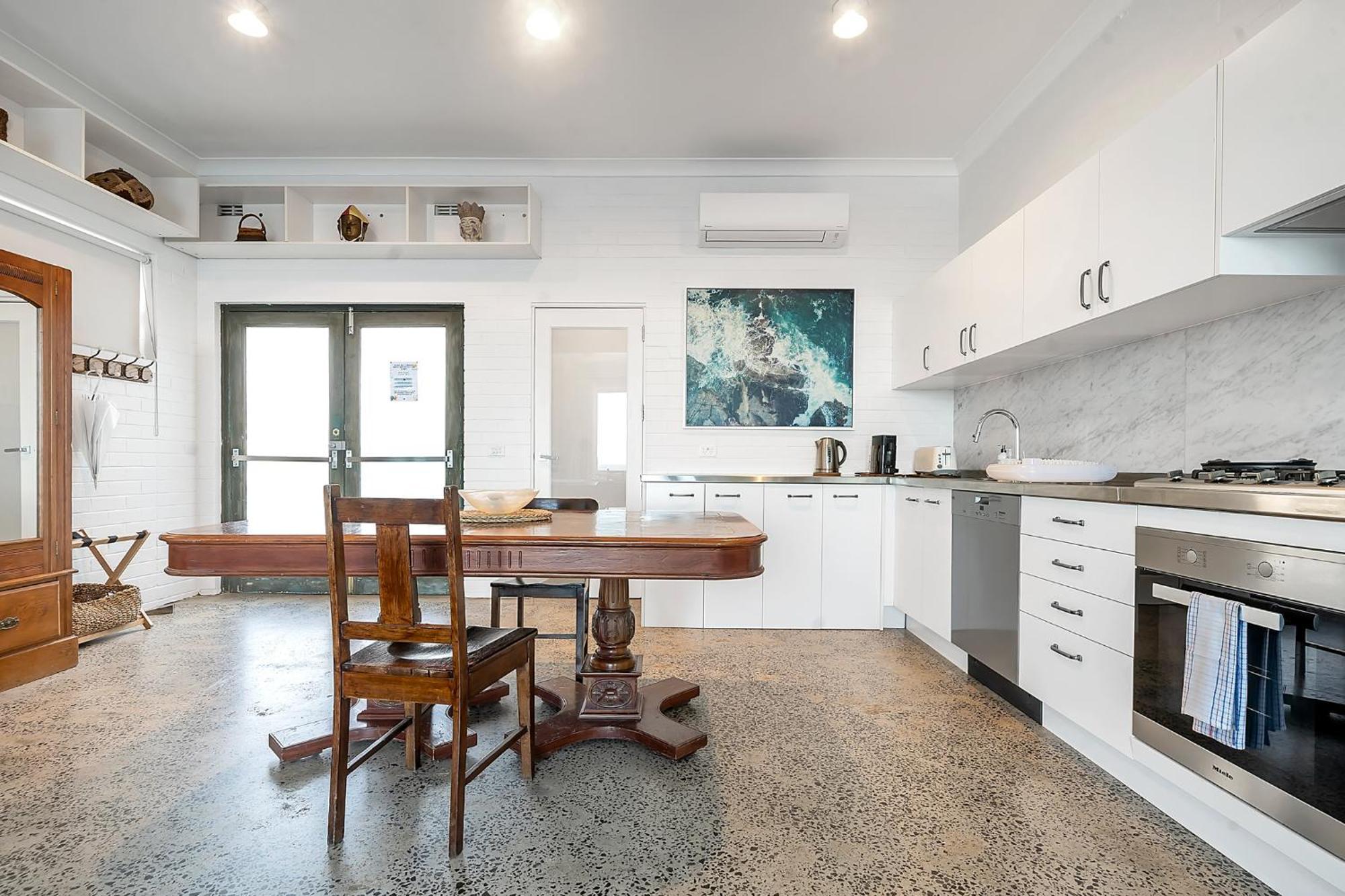 Upscale Cliffside With Ocean Views North Bondi *