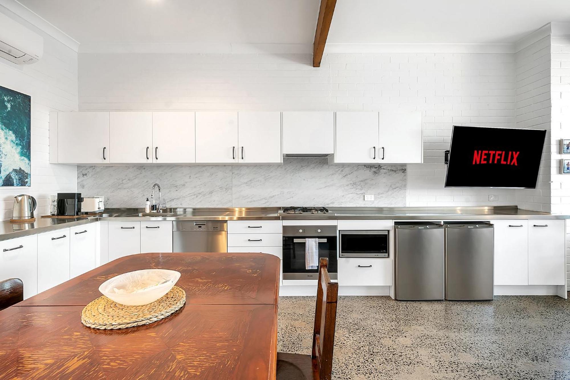 Upscale Cliffside With Ocean Views North Bondi Sydney