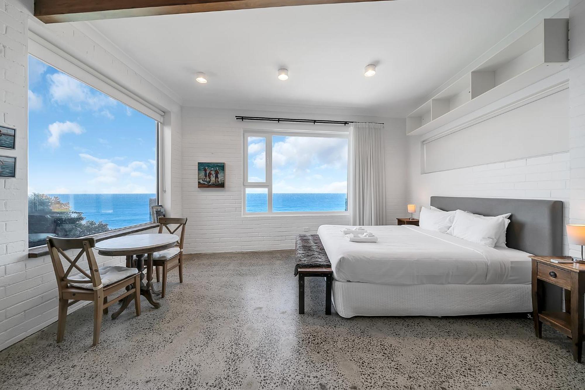 Upscale Cliffside With Ocean Views North Bondi