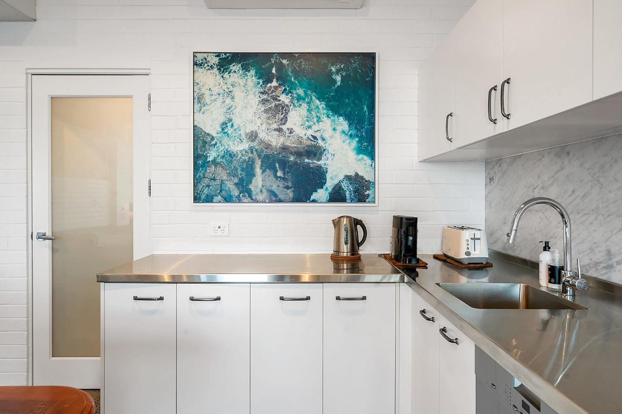 Apartment Upscale Cliffside With Ocean Views North Bondi