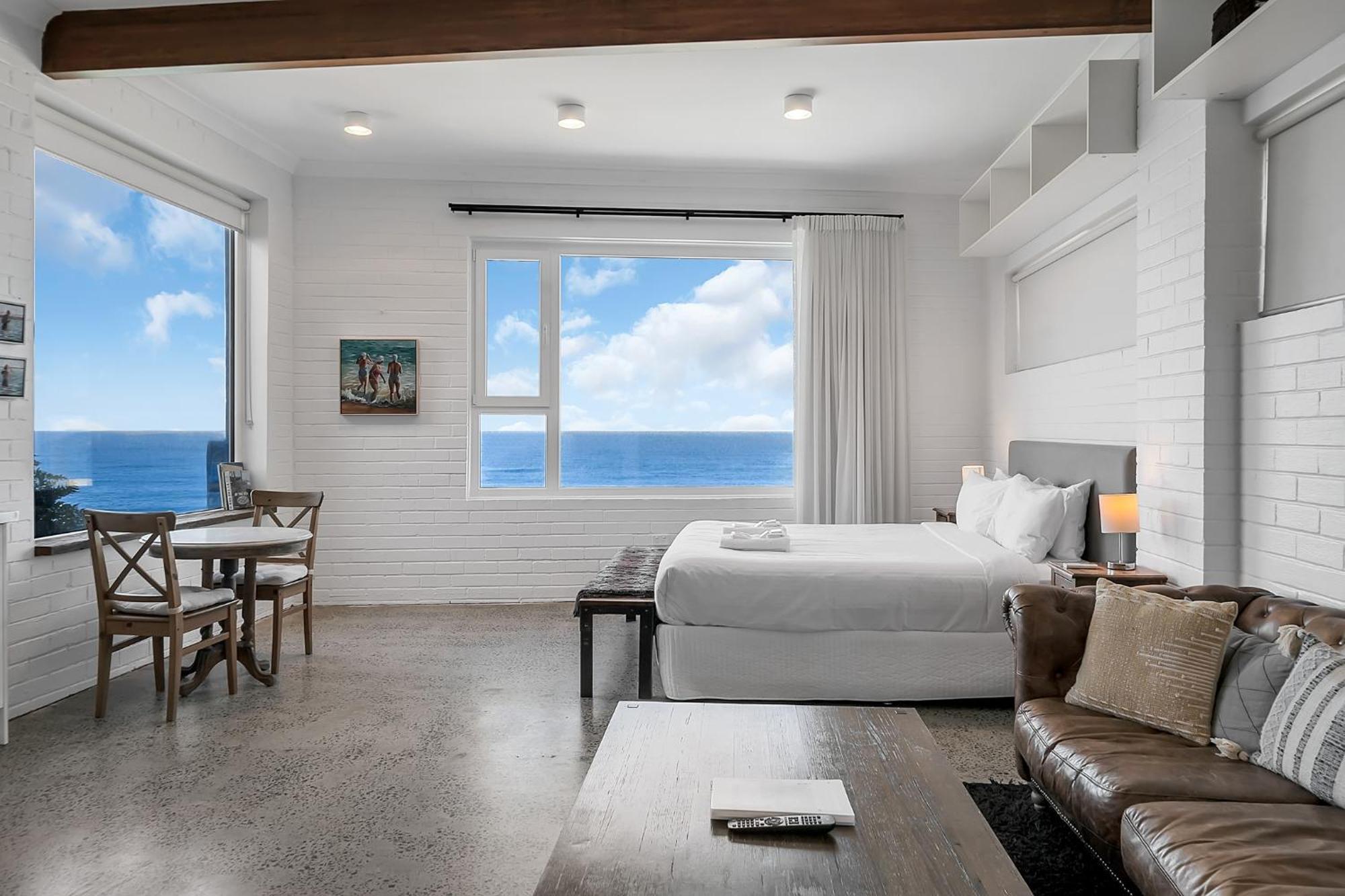 Apartment Upscale Cliffside With Ocean Views North Bondi *