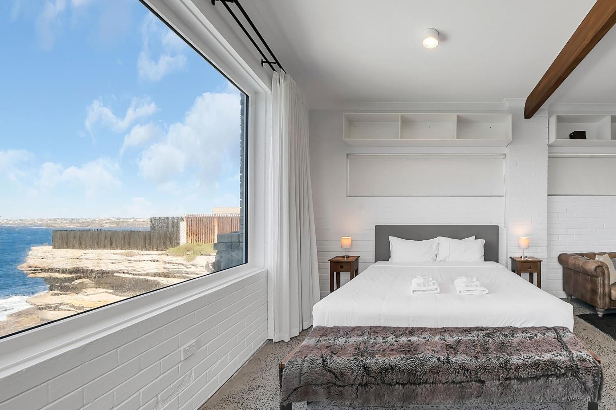 Upscale Cliffside With Ocean Views North Bondi *